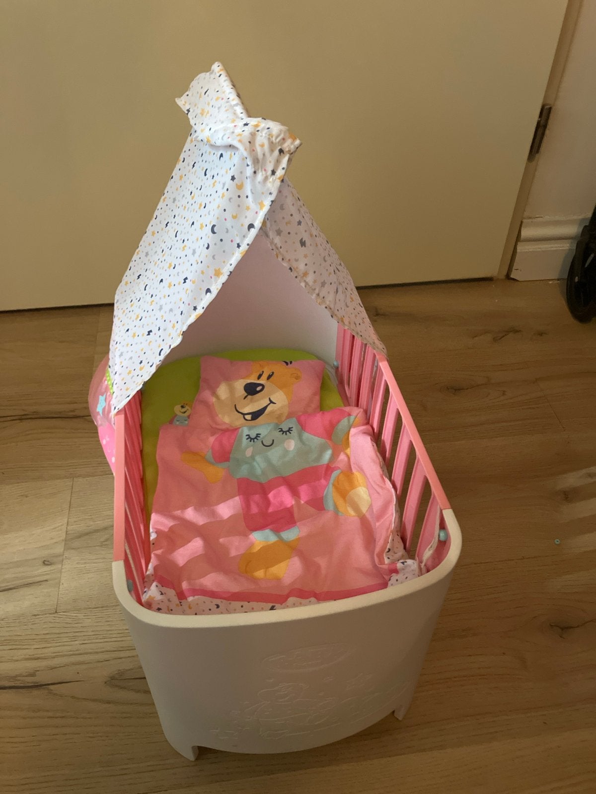 Baby Born poppenbedje met hemeltje en beddengoed, Ophalen, Zo goed als nieuw, Babypop