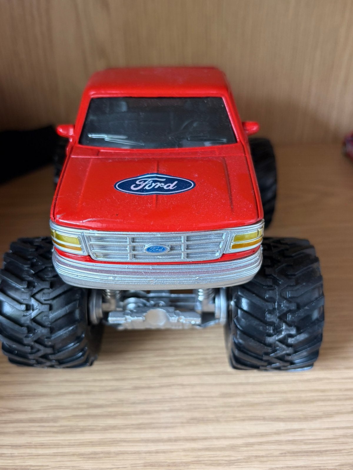 Ford F-150 Monster Truck uit 1996, Hobby en Vrije tijd, Modelauto's | 1:32, Ophalen of Verzenden, Zo goed als nieuw