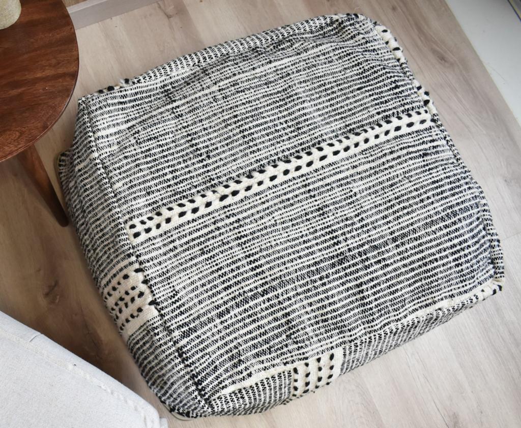 Nieuw Marrokaans berber wollen kelim, vloerkussen poef, Nieuw, Ophalen of Verzenden, Stof, 50 tot 75 cm