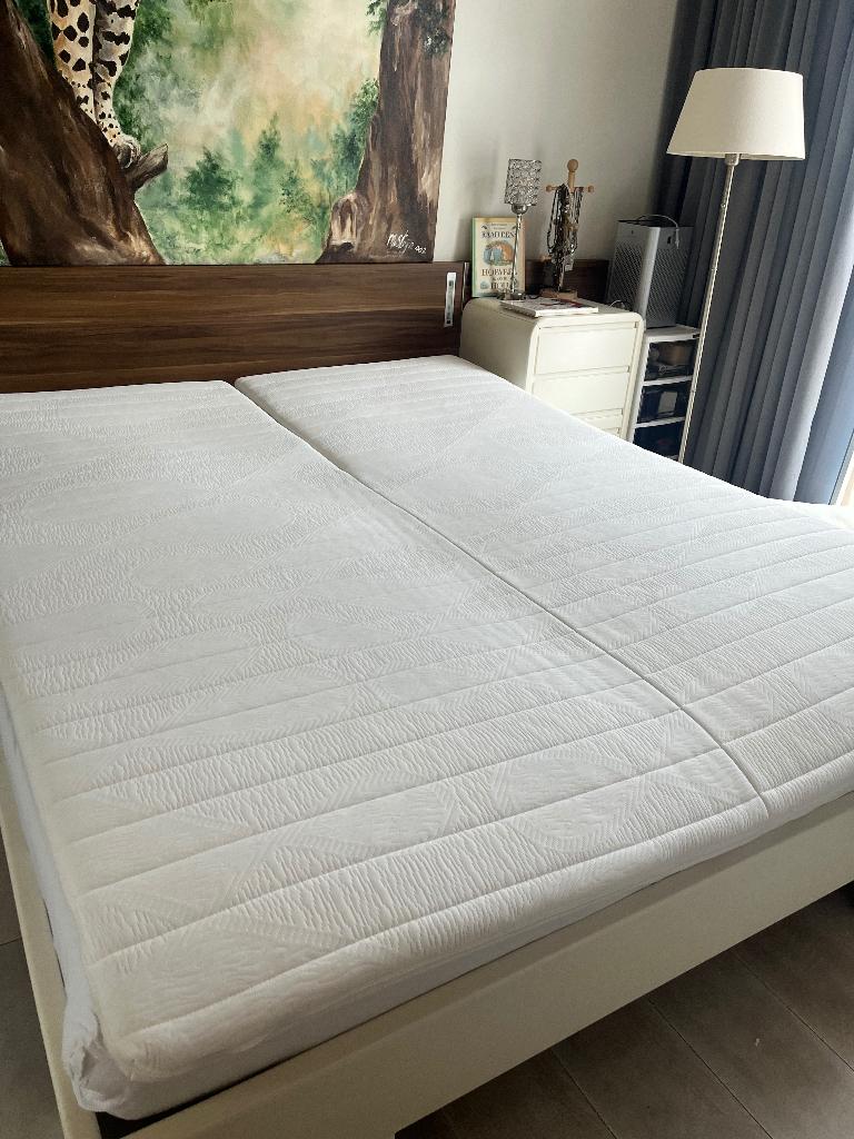 Bed-ombouw wit, verstelbare lattenbodem + matrassen + topper, Huis en Inrichting, Slaapkamer | Matrassen en Bedbodems, Tweepersoons
