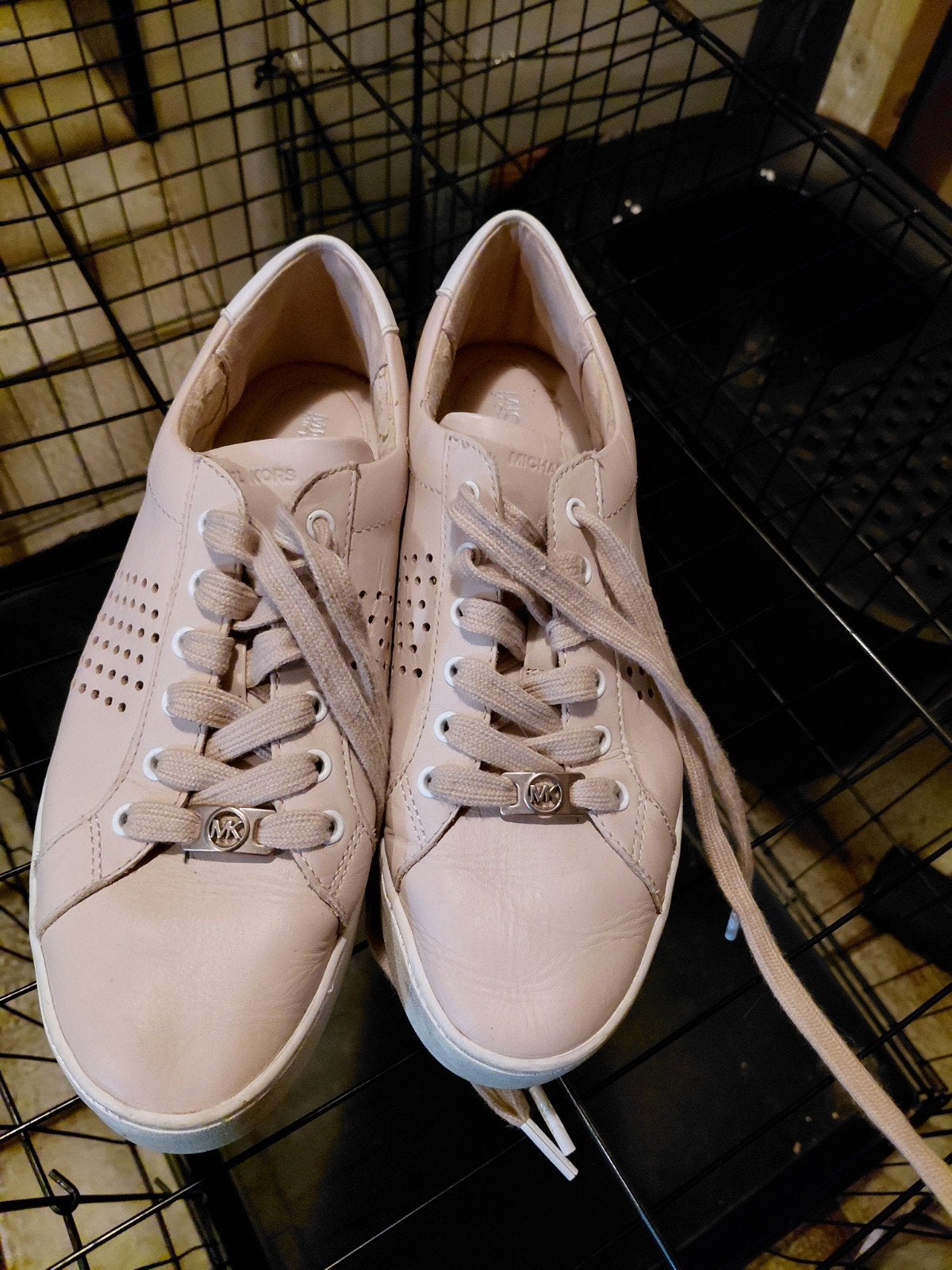 Michael Kors roze met witte sportschoenen, Kleding | Dames, Schoenen, Ophalen, Michael Kors, Roze, Sneakers of Gympen
