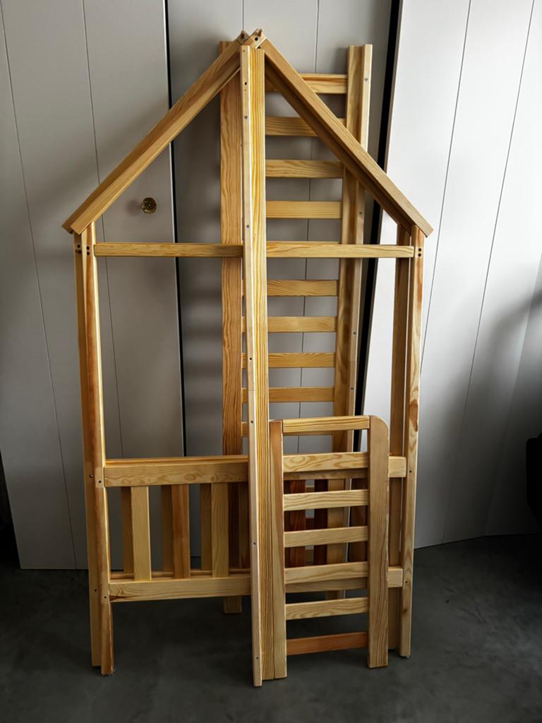 Kinderbed hout huisje kleuter rekje junior peuter, Ophalen, Gebruikt, 70 tot 85 cm, Lattenbodem