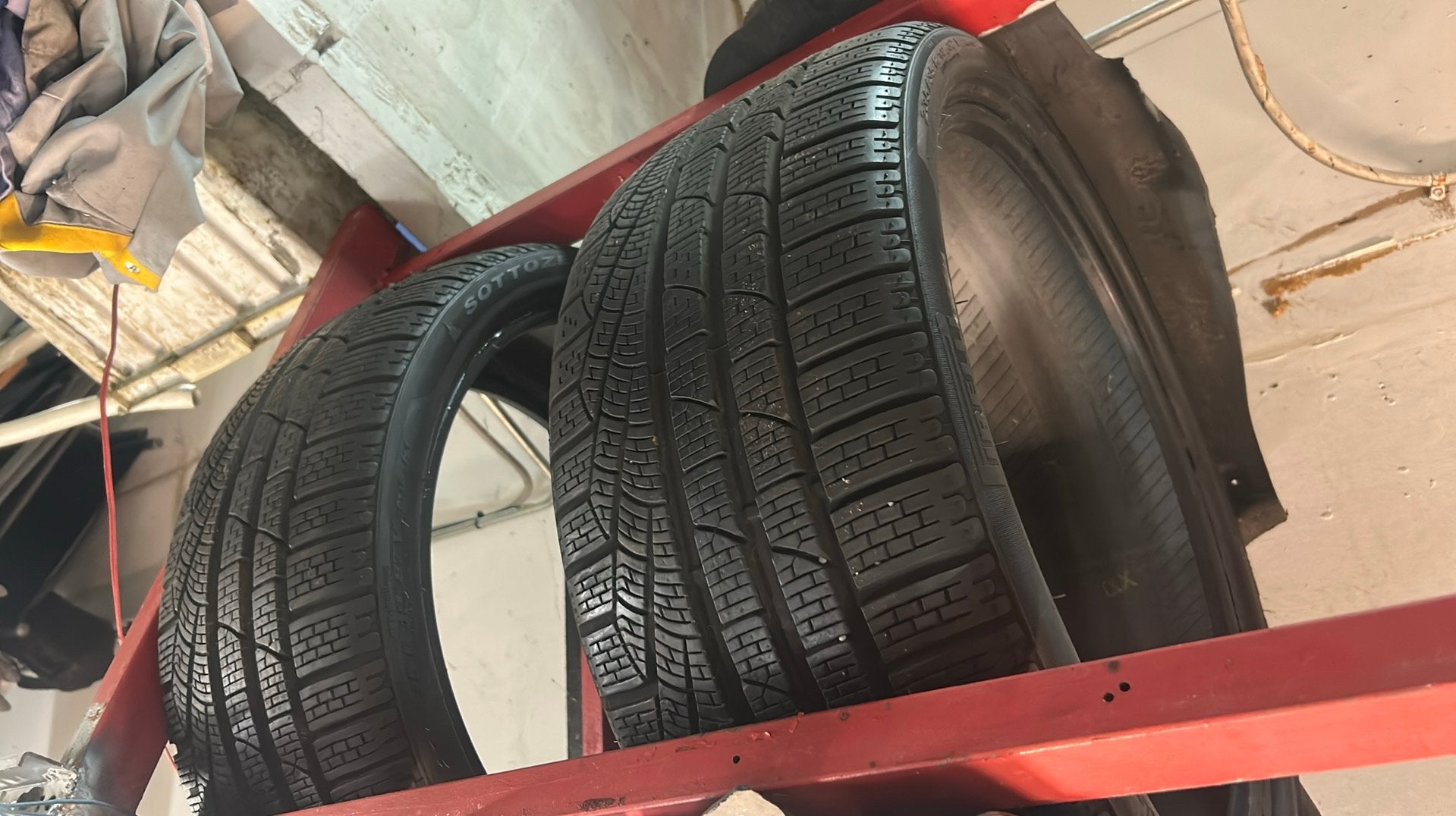 2x Pirelli Sottozero 235 35 19 winterbanden, Auto-onderdelen, Banden en Velgen, Gebruikt, Velg(en), Winterbanden, 235 mm