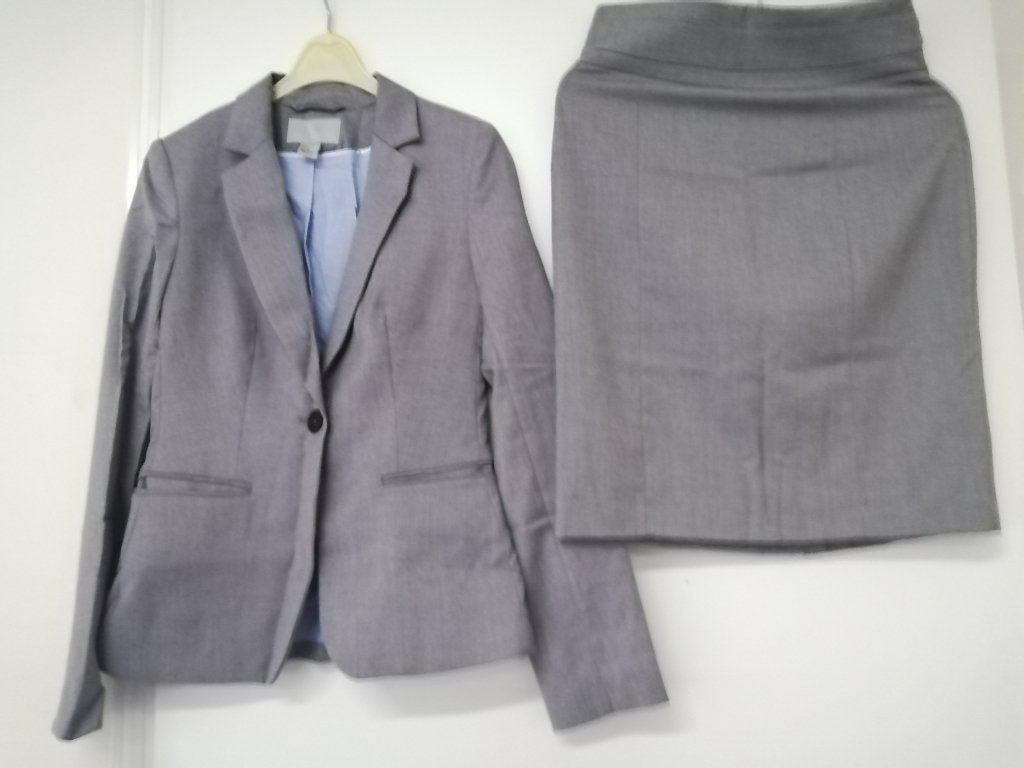 H&M colbert met bijpassende rok, maat 36, lichtgrijs, H&M, Kostuum of Pak, Ophalen of Verzenden, Maat 36 (S)