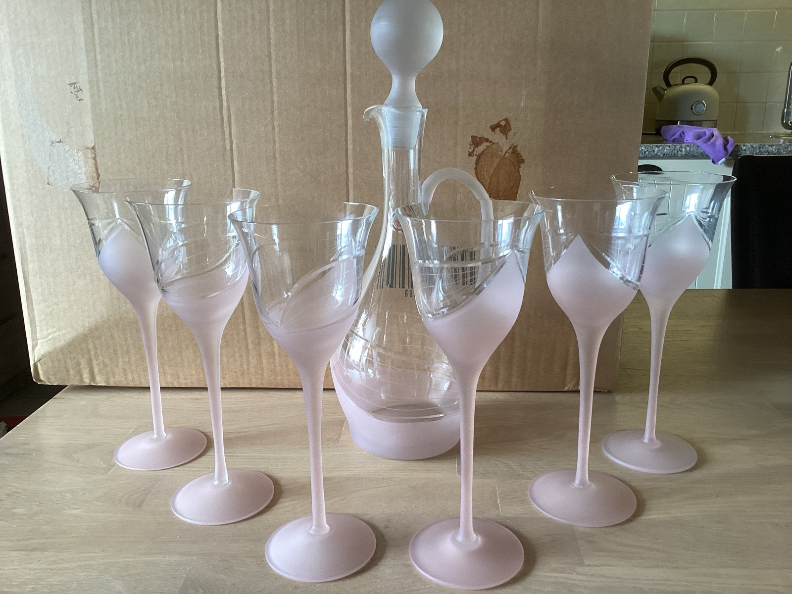 Elegante roze wijnglazen set met karaf, Antiek en Kunst, Antiek | Glas en Kristal, Ophalen of Verzenden