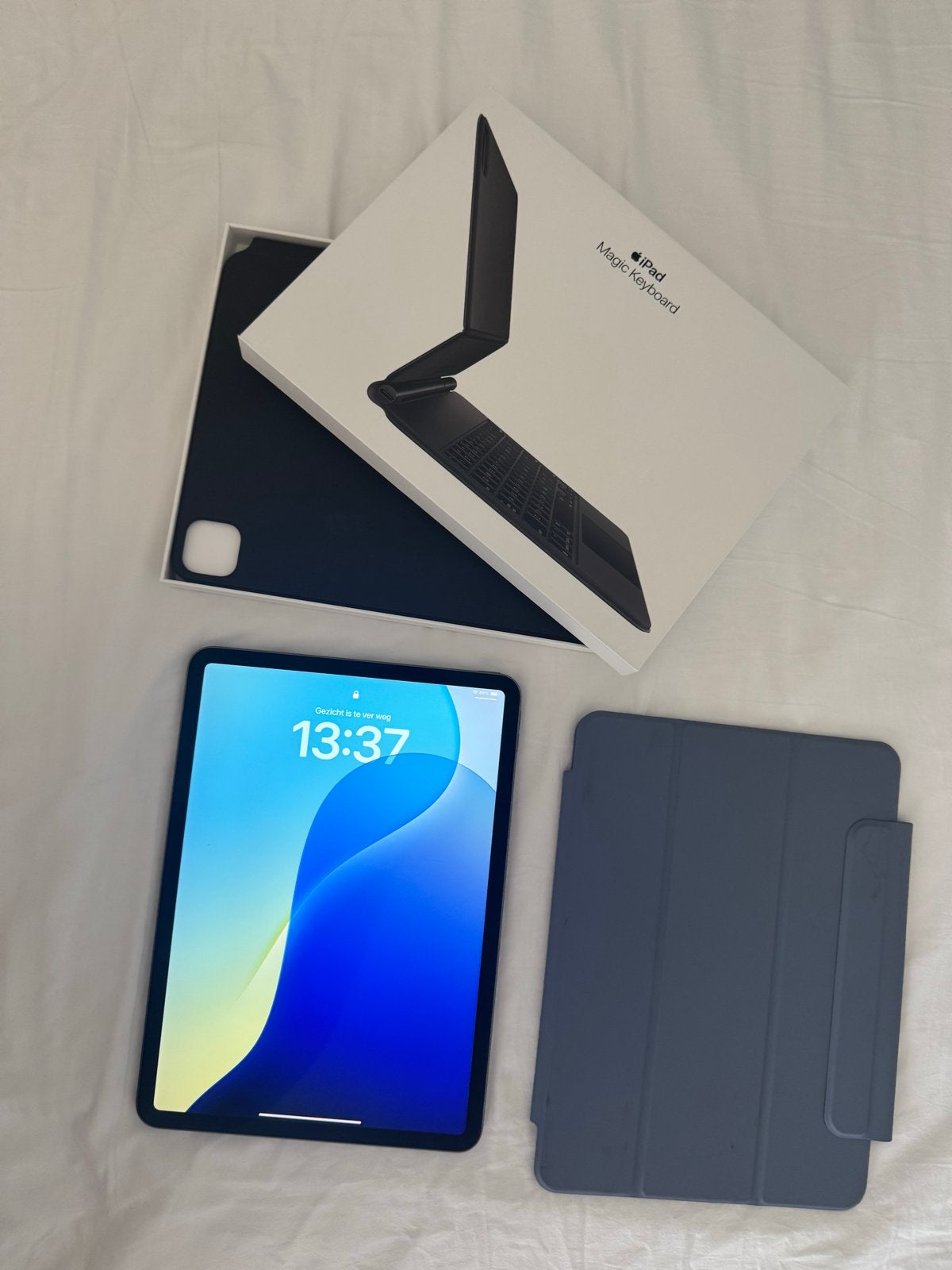 Apple iPad Pro 11-inch (2020) 256GB Wi-Fi + Magic Keyboard, 11 inch, Ophalen of Verzenden, Zo goed als nieuw, Apple iPad Pro