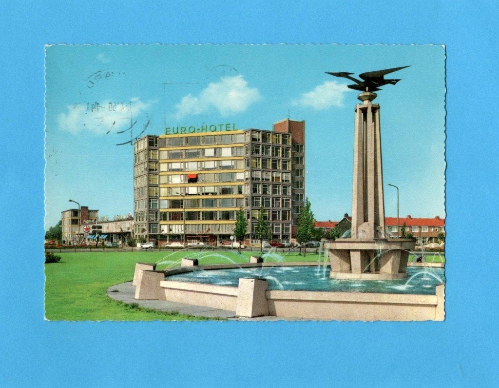 Leeuwarden  Europaplein met Euro-hotel  1969, Verzenden, 1960 tot 1980, Gelopen, Friesland