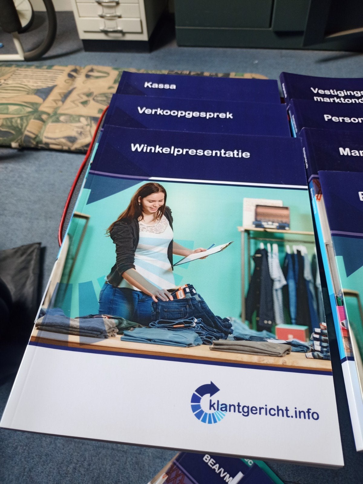 Studie boeken mbo zie foto's, Ophalen of Verzenden, Zo goed als nieuw, Economie en Marketing