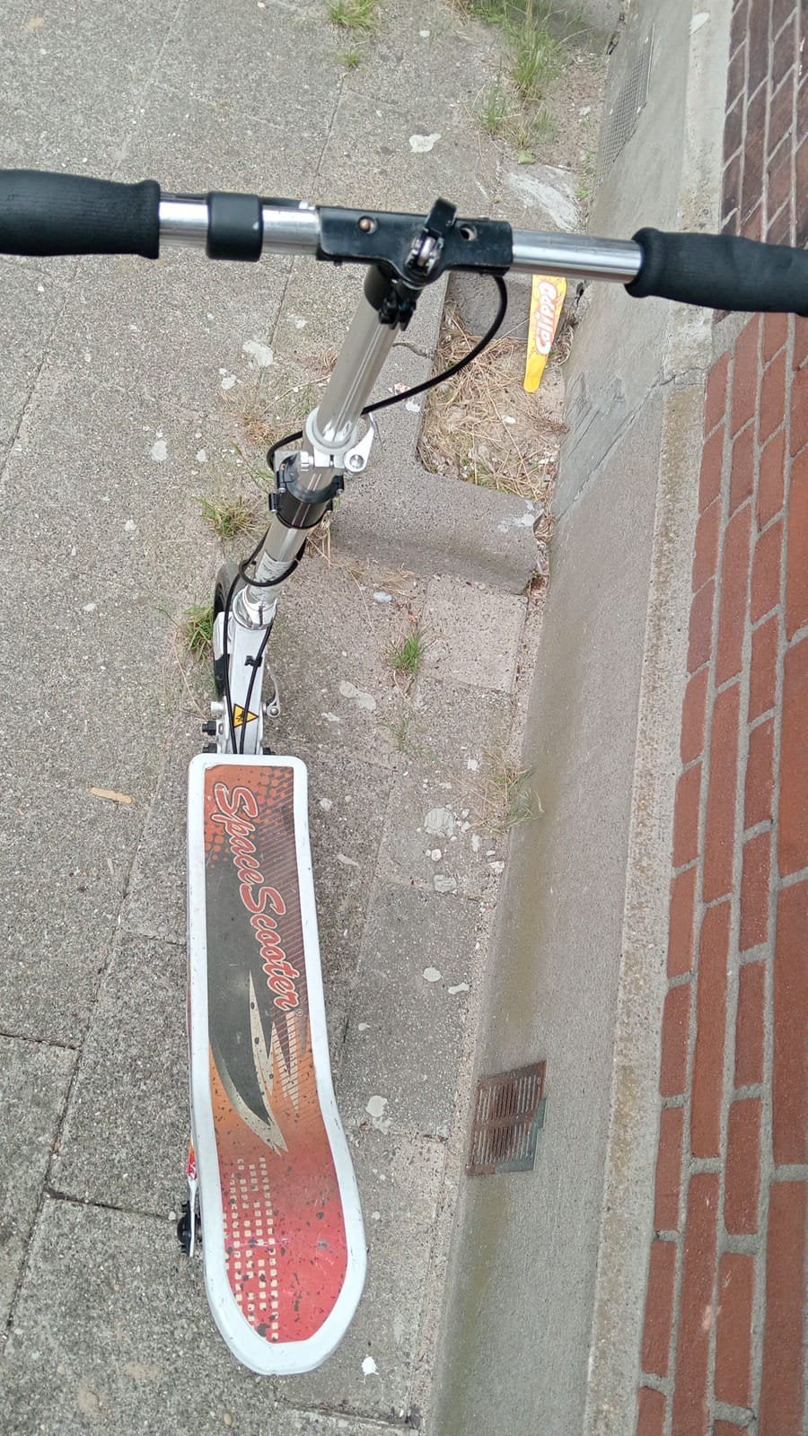 Space Scooter step wit en oranje  - Gebruikt., Fietsen en Brommers, Steps, Gebruikt, Overige typen, Ophalen of Verzenden