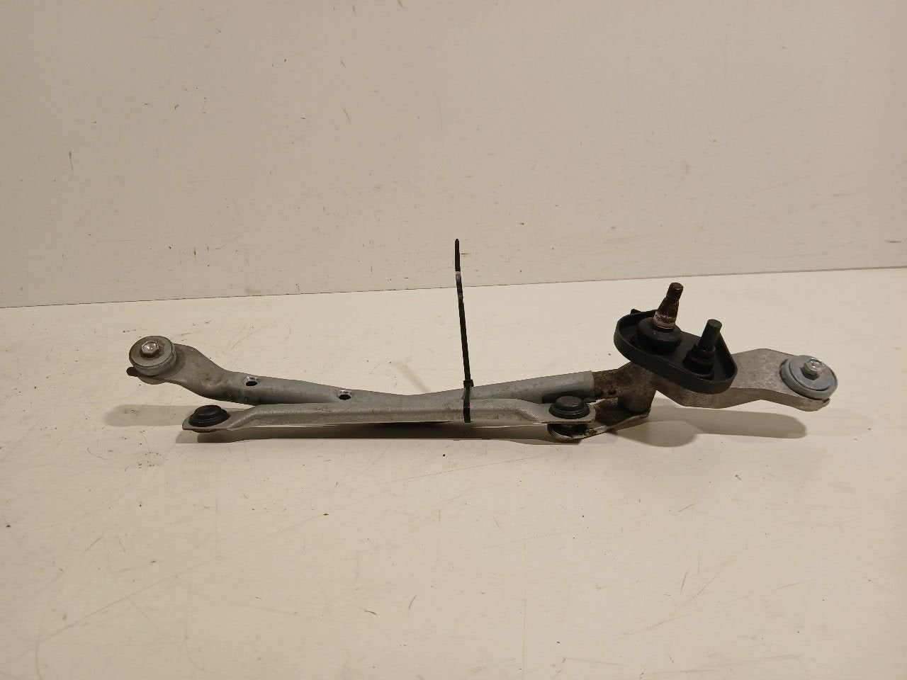 Ruitenwisser mechaniek voor Peugeot 108, Onderdelen@venauto.nl, Van der Ven Autorecycling B.V., Gebruikt, Ettenseweg 76, 4706 PB Roosendaal, The Netherlands
