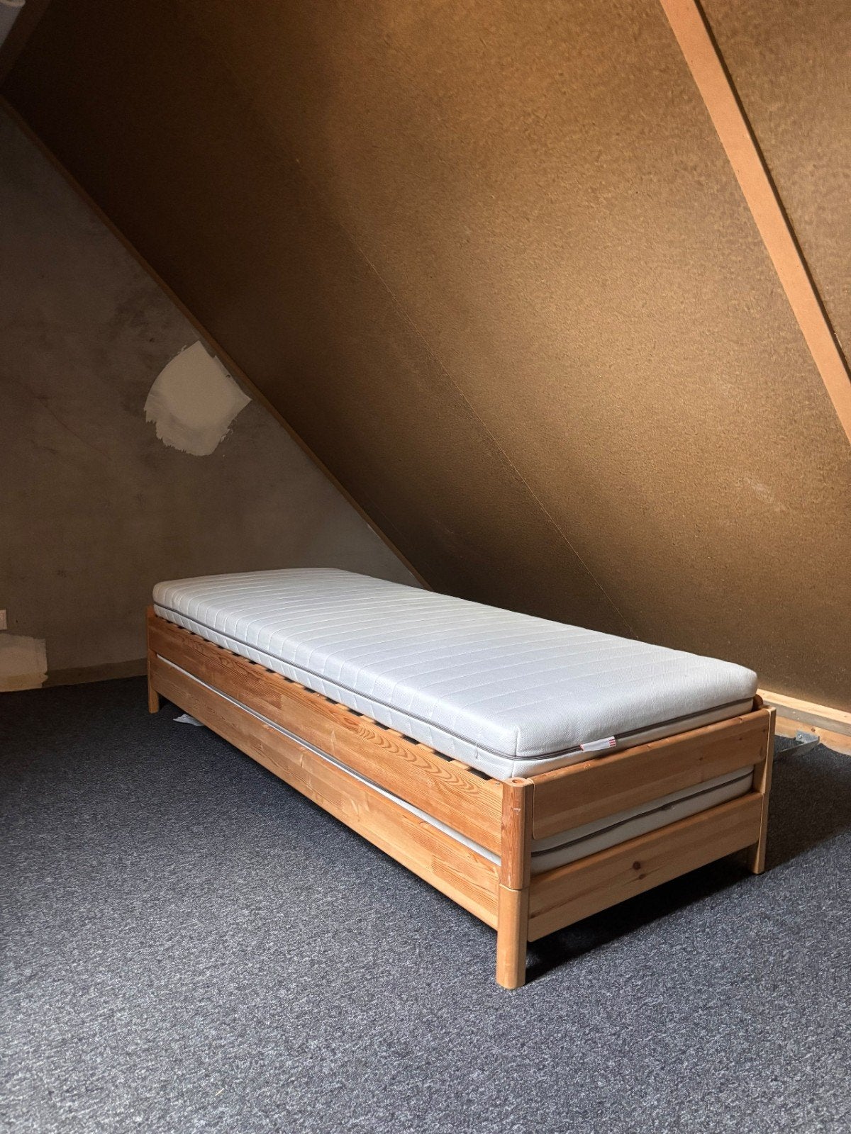 Houten eenpersoonsbed met uitschuifbaar logeerbed, Ophalen, Gebruikt, 90 cm, Eenpersoons