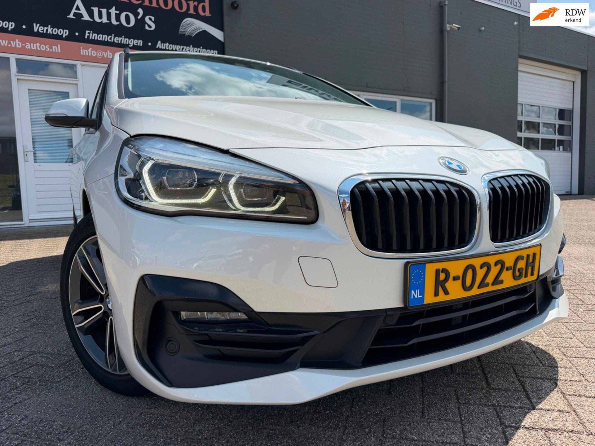 BMW 2-serie Gran Tourer 216i 7pers High Executive met parkee, Voorwielaandrijving, 730 kg, 2-Serie Gran Tourer, Wit