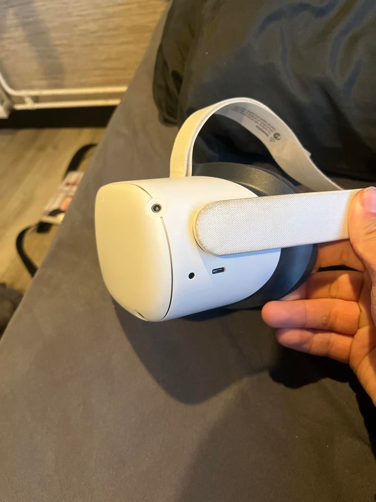 Oculus Quest 2 VR-headset met controllers en originele doos, Ophalen of Verzenden, Gebruikt, VR-bril, Overige platformen