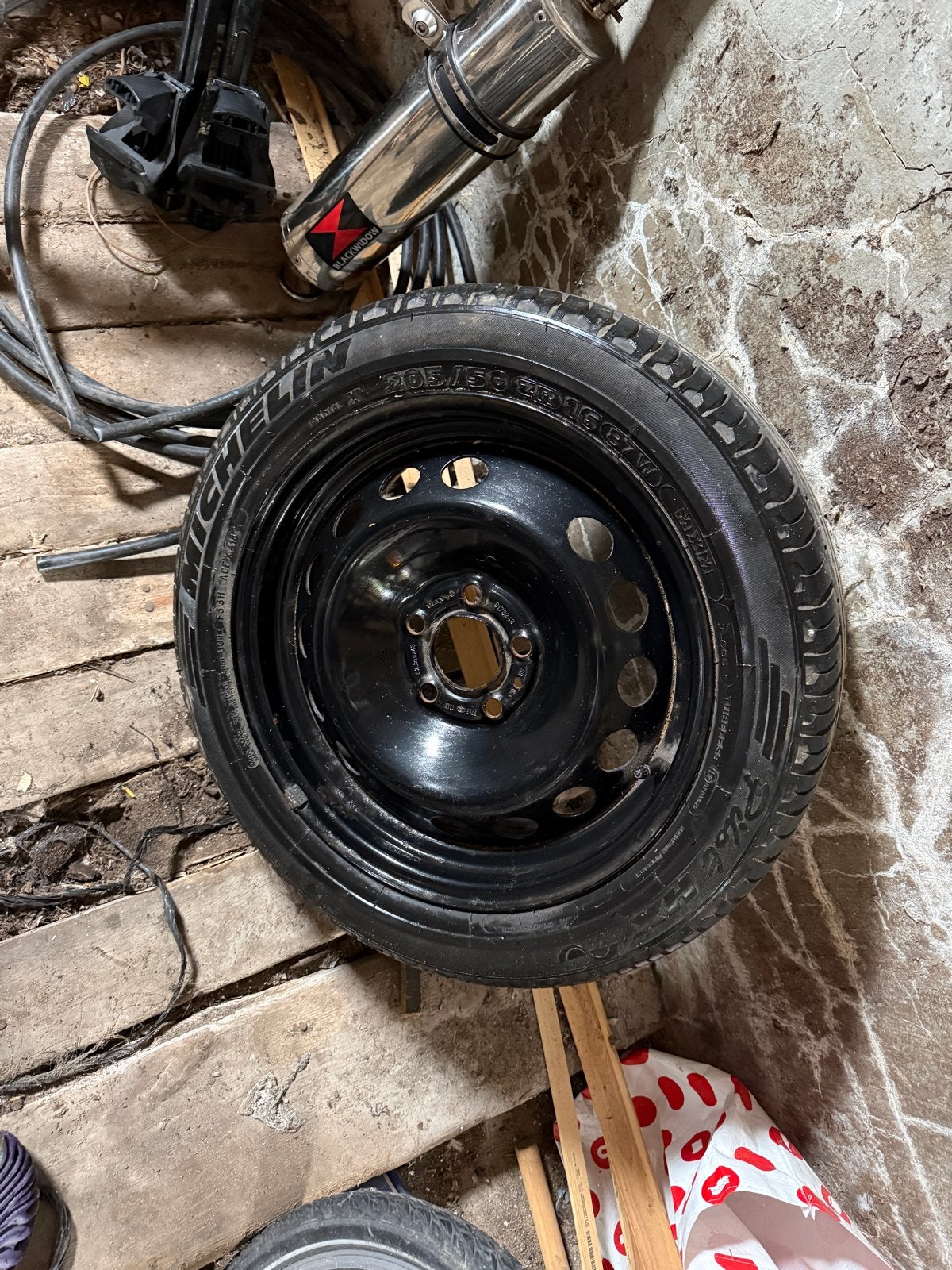 Volvo 16 inch stalen velg met Michelin zomerband, Ophalen, Gebruikt