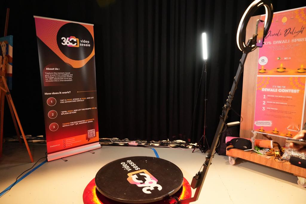 360 videobooth / photobooth te huur vanaf €200, Hobby en Vrije tijd, Feestartikelen | Verhuur, Ophalen of Verzenden, Nieuw, Geboorte of Huwelijk