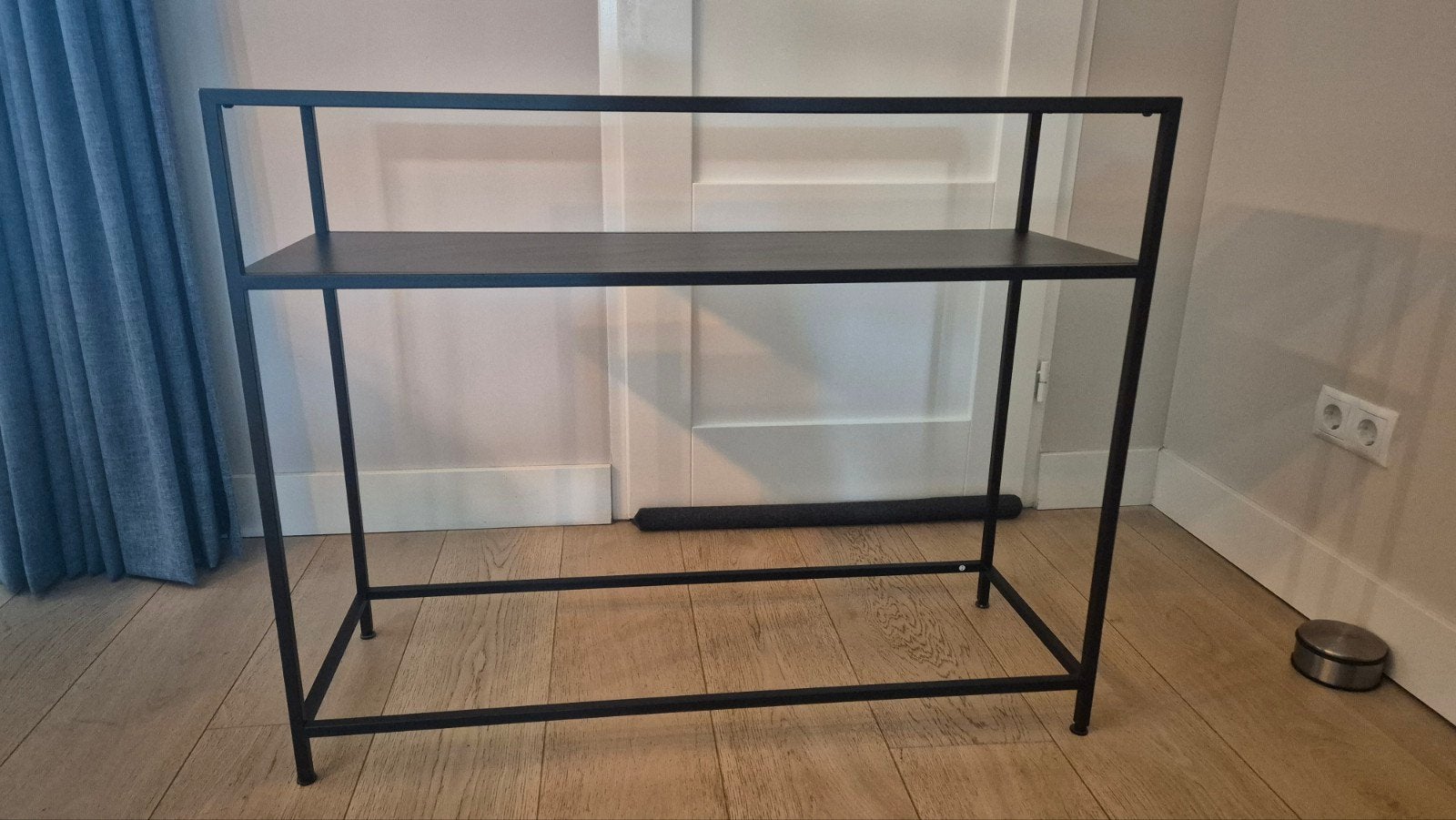 MOOS Aria Sidetable zwart, Huis en Inrichting, Tafels | Sidetables, Ophalen, 100 tot 150 cm, Zo goed als nieuw, 25 tot 50 cm