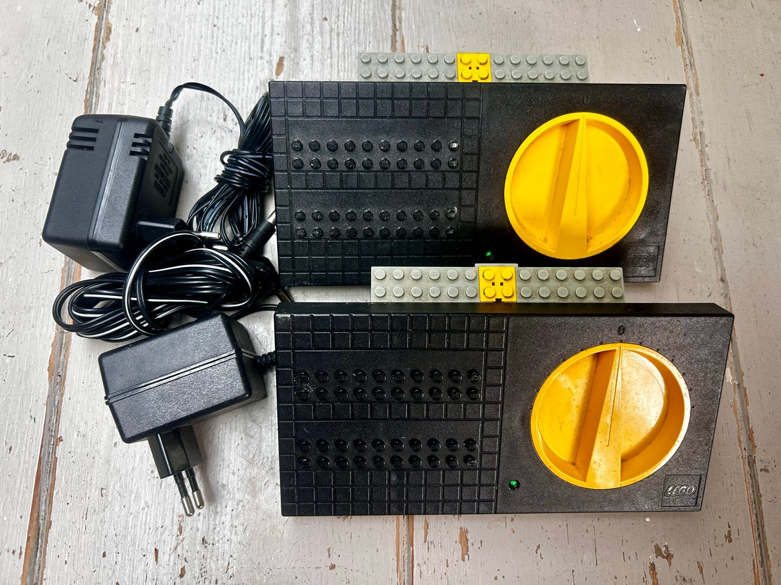 2x LEGO 9V Trein Transformator (Set 4548), Kinderen en Baby's, Gebruikt, Overige thema's, Lego, Accessoire