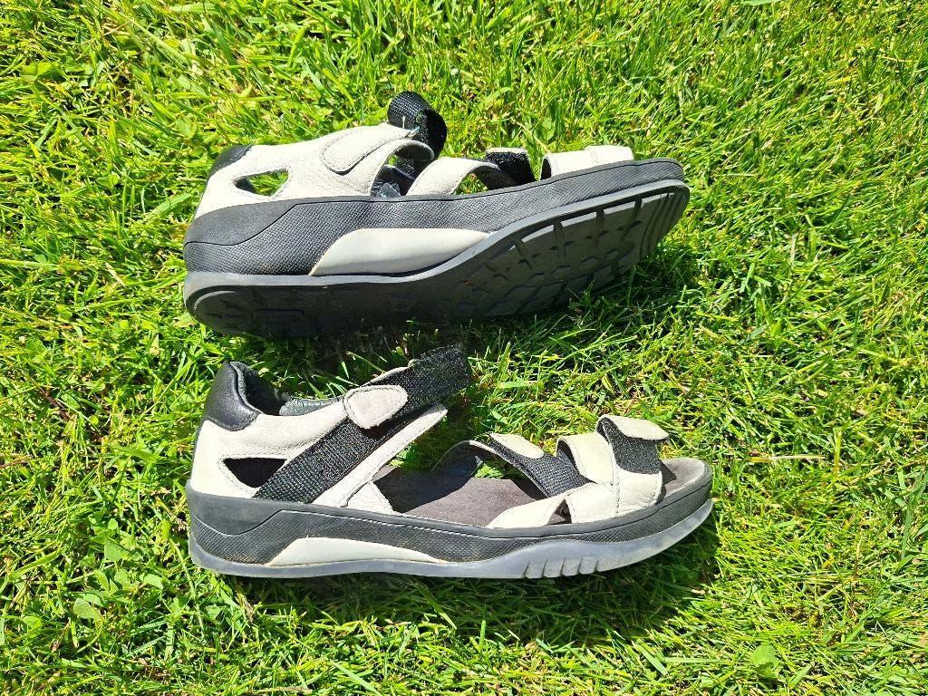 Mooie creme met zwart kleurige Wolky sandalen maat 39, Wolky, Overige kleuren, Gedragen, Sandalen of Muiltjes