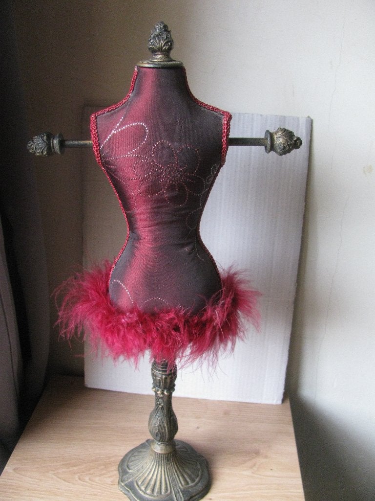 Grote Sieraden Standaard / Rode Buste op Voet - Hoogte 45 cm, Verzenden