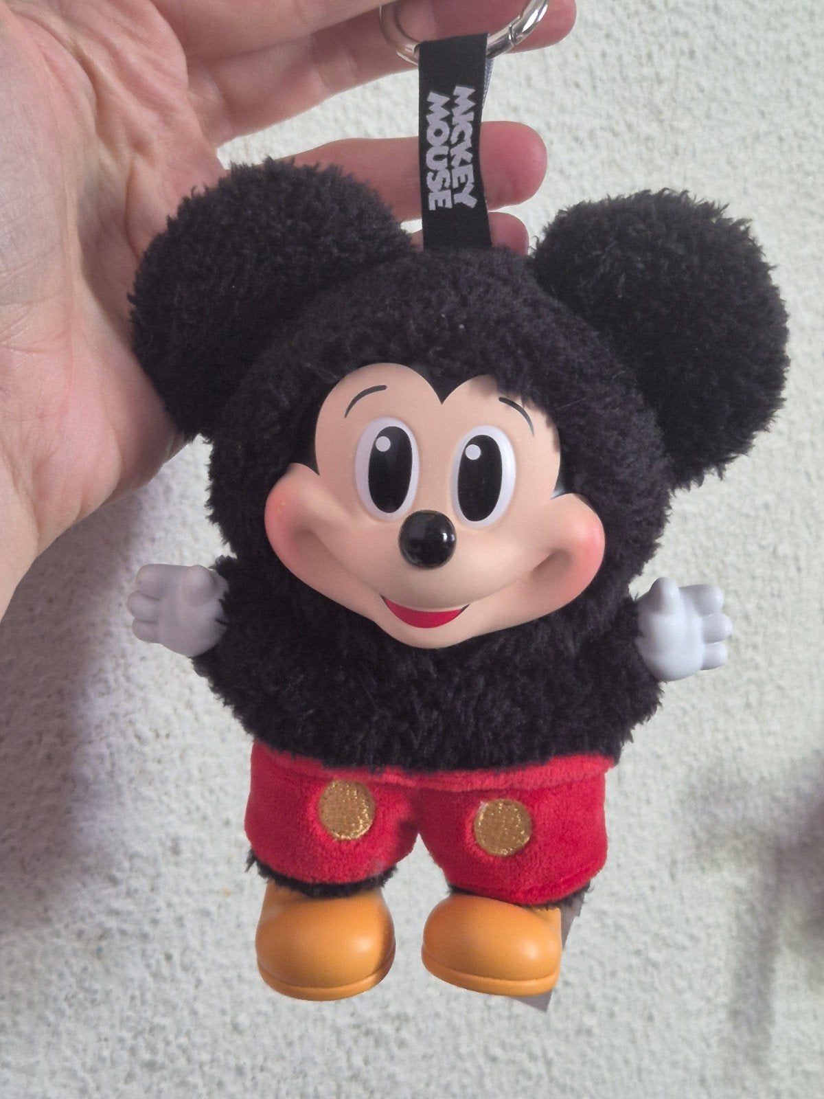 Originele Disney Pop Mart Mickey Mouse Family tas hanger, Ophalen of Verzenden, Mickey Mouse, Zo goed als nieuw, Beeldje of Figuurtje