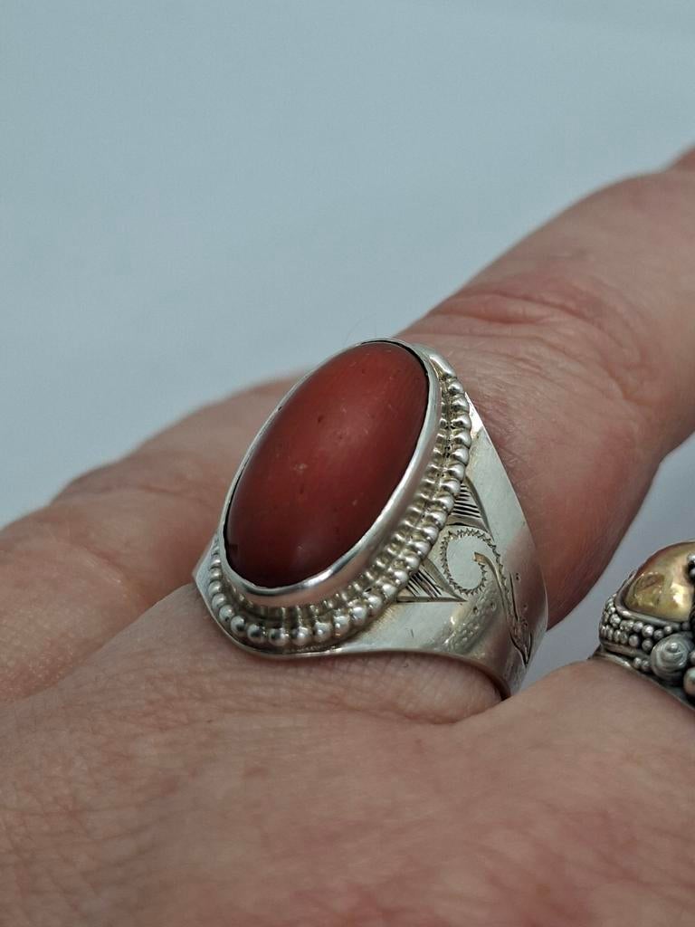 Vintage Zilveren Ring 835 met Ovaal Bloedkoraal - Maat 59, 20 of groter, Ophalen of Verzenden, Met edelsteen, Dame