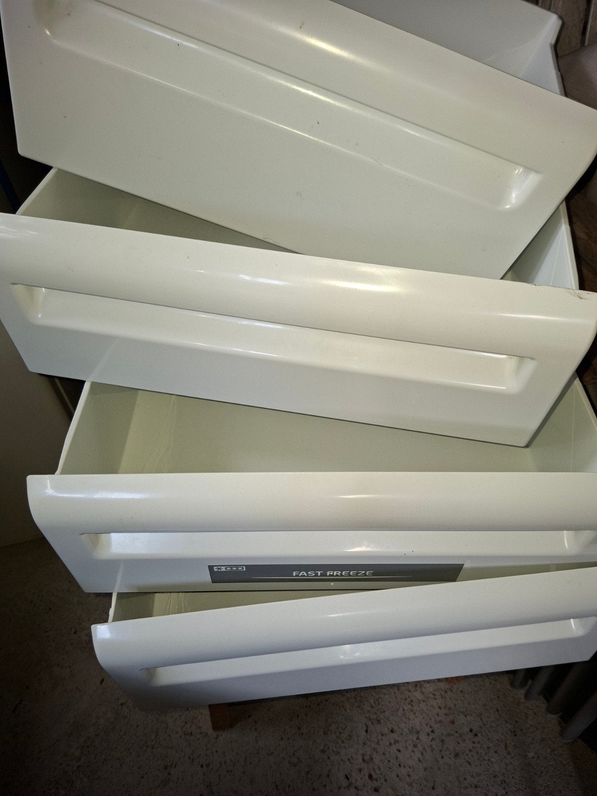 4 laden voor een Zanussi vrieskastje, Ophalen, Minder dan 50 watt