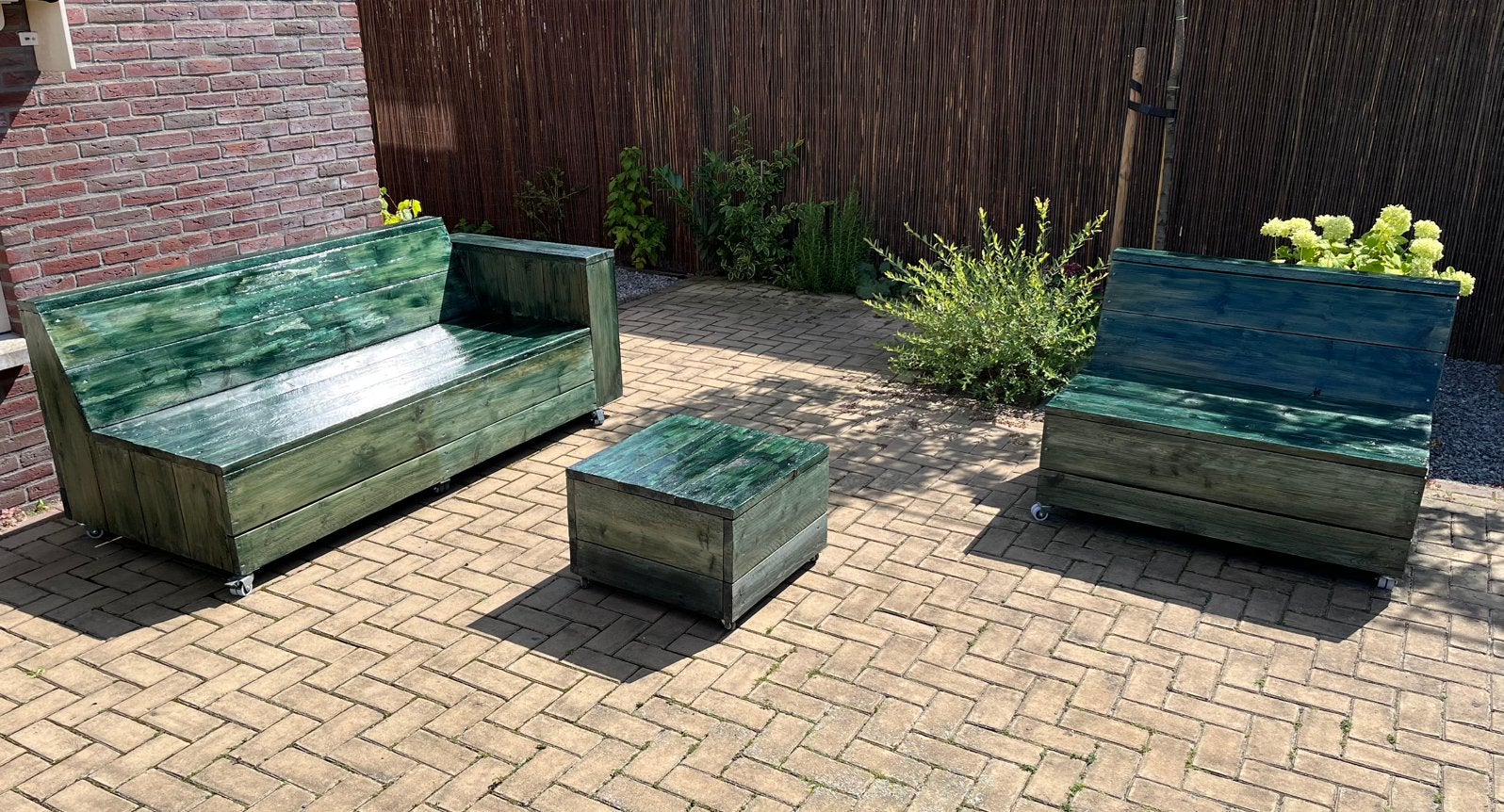 Gezellige steigerhouten loungeset / tuinbanken met tafeltje, Ophalen, Zo goed als nieuw, Steigerhout, Bank