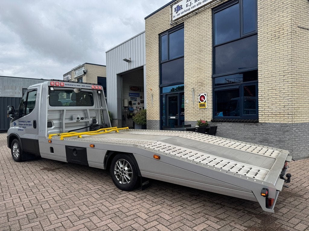 Iveco Daily 35C18H 3.0 410- oprijdwagen- lier- automaat, Auto's, Bestelauto's, Automaat, Achterwielaandrijving, Gebruikt, Euro 6