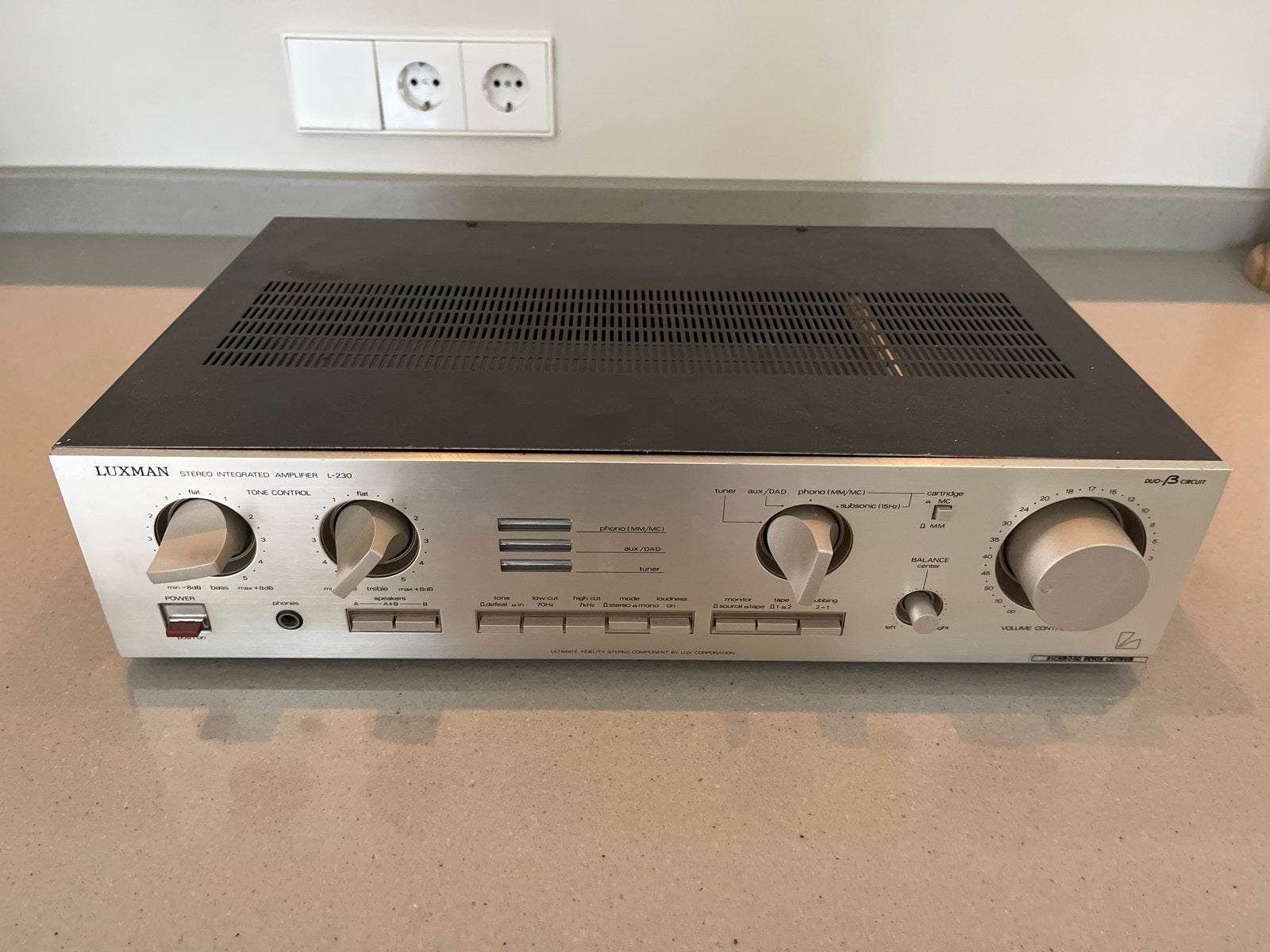 Luxman L-230 Stereo Geïntegreerde Versterker defect, Overige merken, Ophalen of Verzenden, 60 tot 120 watt, Niet werkend