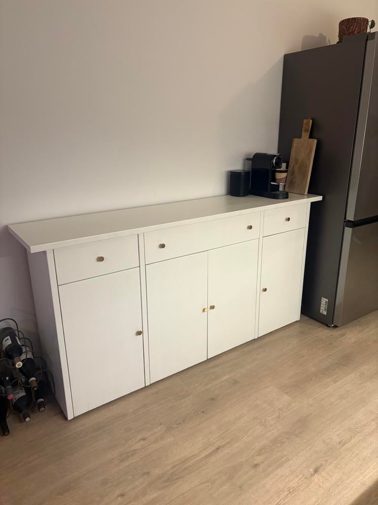 Witte dressoir kast met gouden knoppen., Huis en Inrichting, Ophalen, Minder dan 50 cm, Gebruikt, Met deur(en)