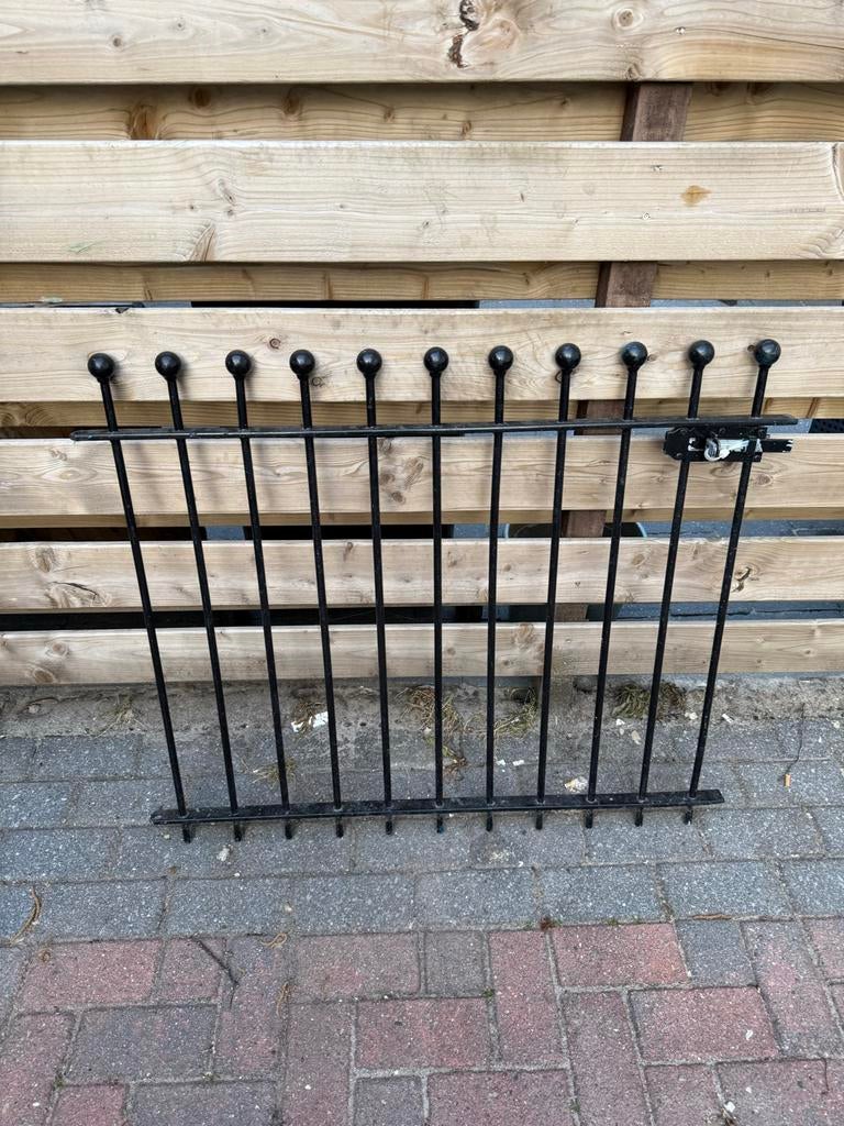 Nette zwarte gietijzeren poort, ca. 1 meter hoog en breed, Tuin en Terras, Tuinhekken en Hekwerk, Zo goed als nieuw, Ophalen