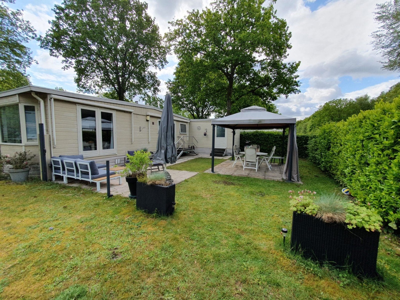 Stacaravan SunHouse in Maarn met standplaats
