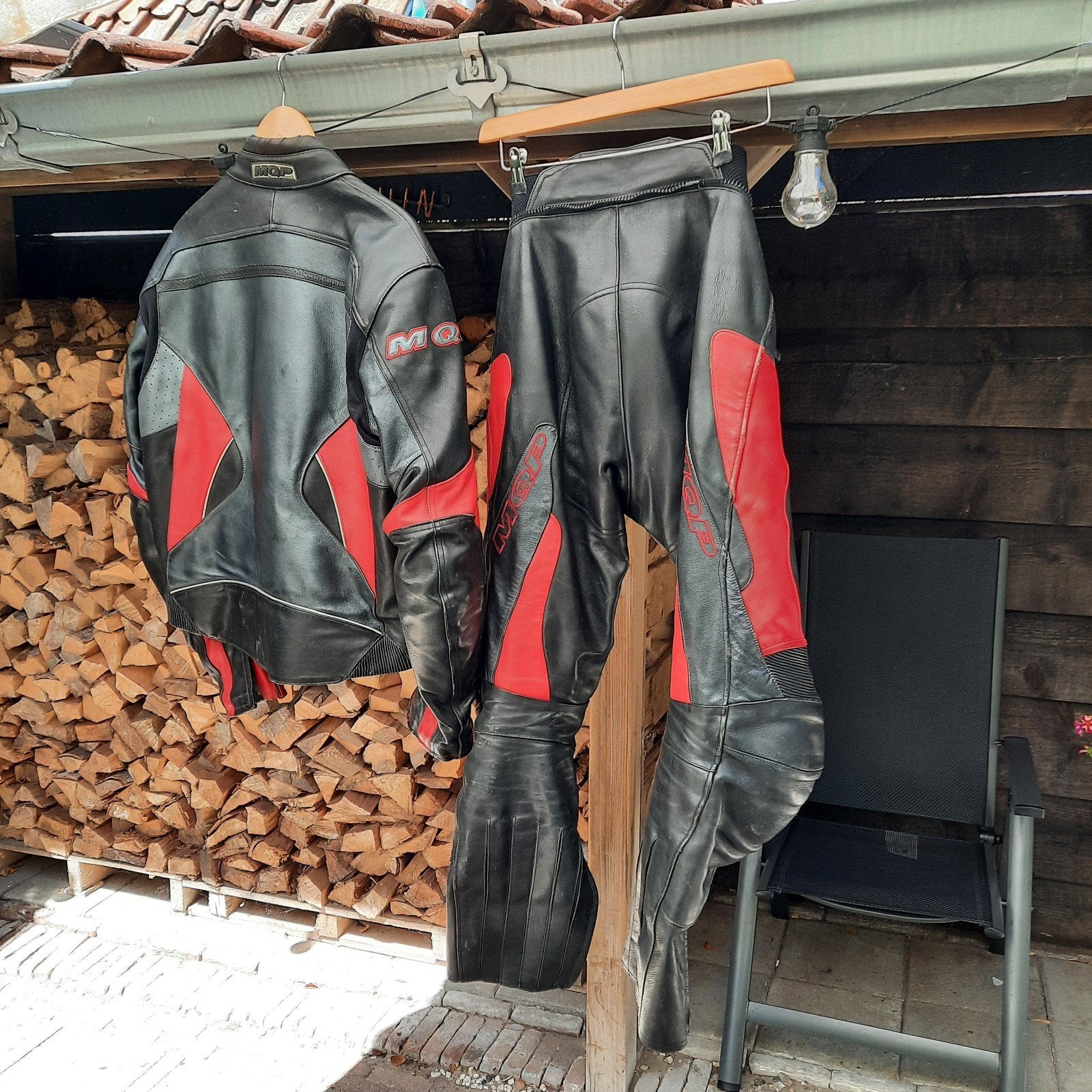 Leren motorpak (jas en broek) - Zwart/Rood, Motoren, Kleding | Motorkleding, Ophalen, Heren, MQP, Jas | leer