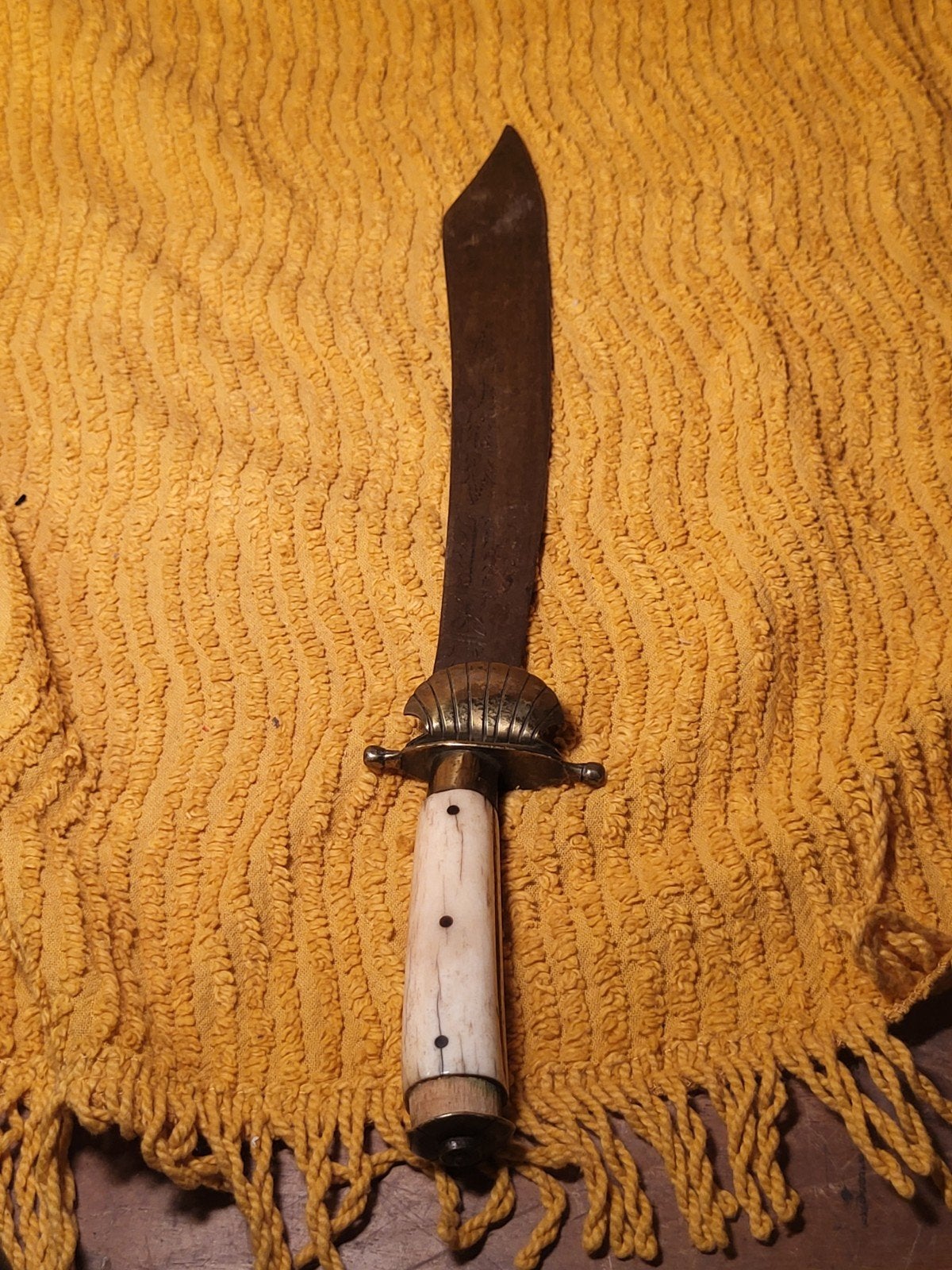 Antiek mes met benen handvat en messing details, Antiek en Kunst, Ophalen of Verzenden
