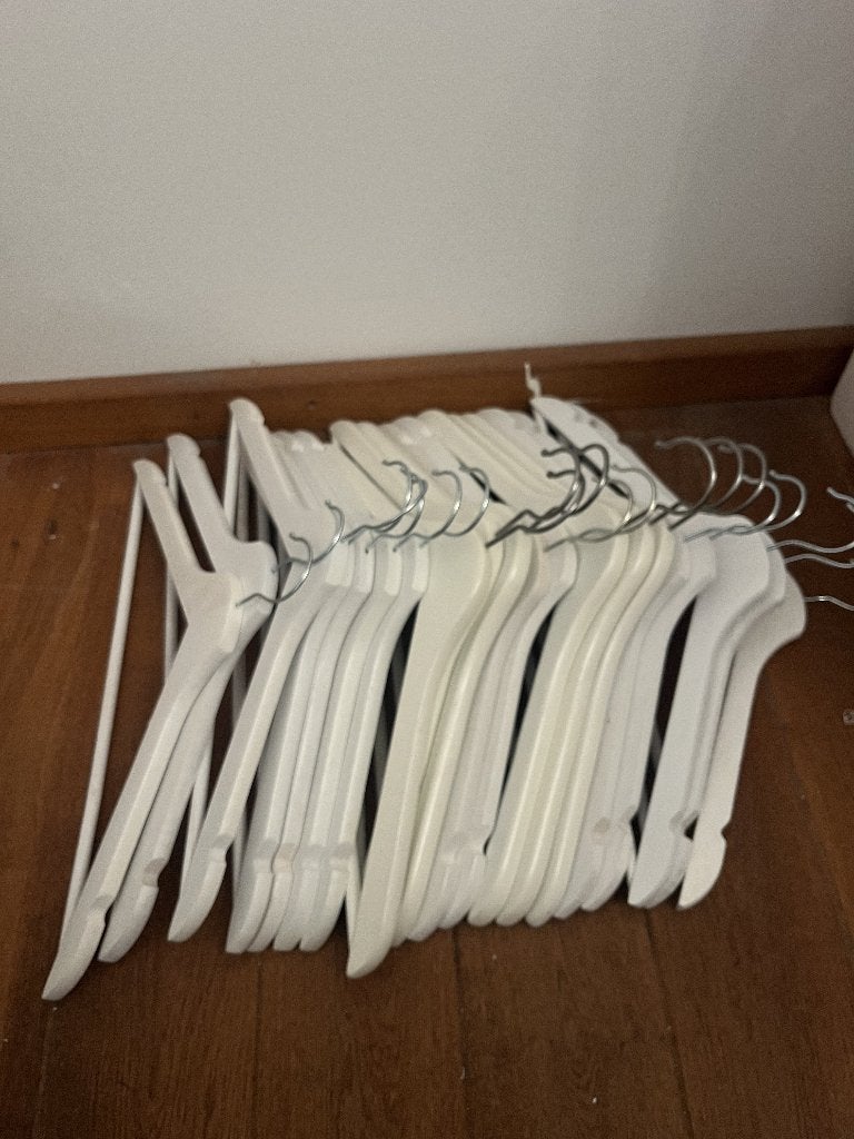 20 witte kledinghangers, Kleding | Dames, Ophalen, Zo goed als nieuw, Hout, Volwassenen