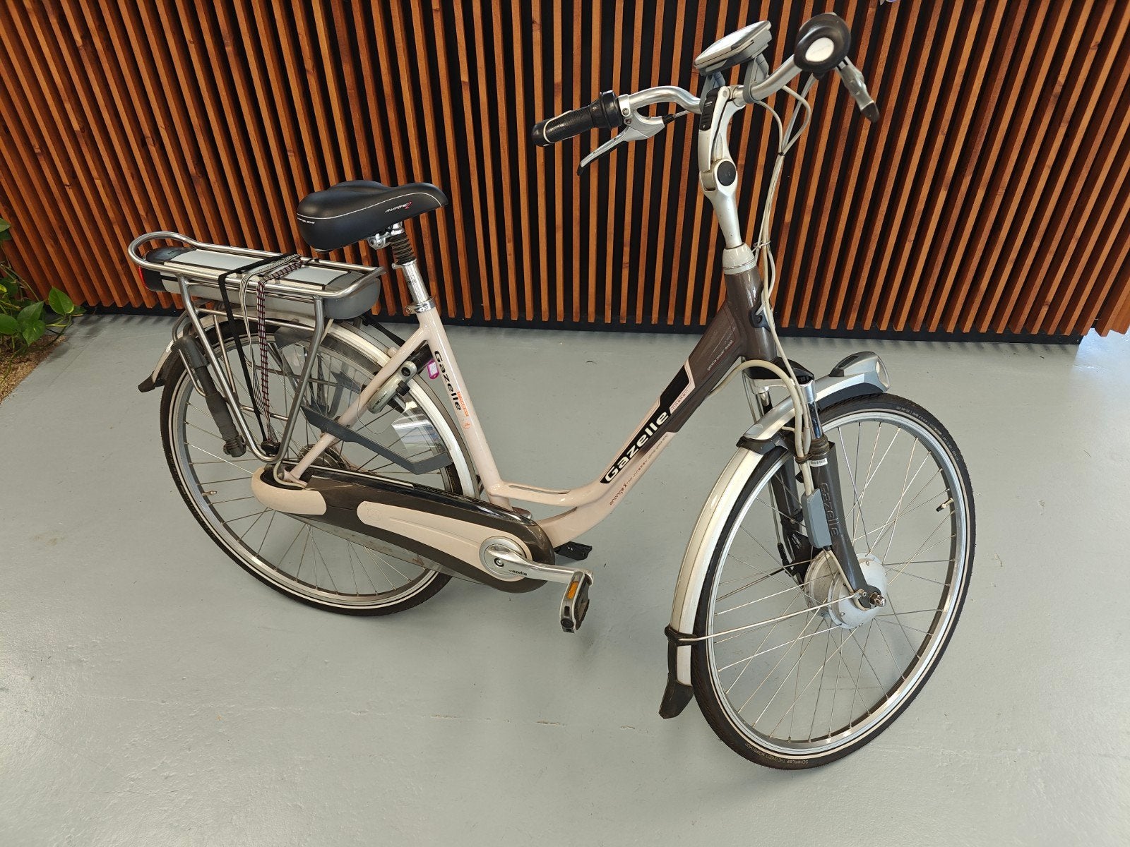 Gazelle orange ebike, Ophalen, Zo goed als nieuw, 47 tot 51 cm, 50 km per accu of meer