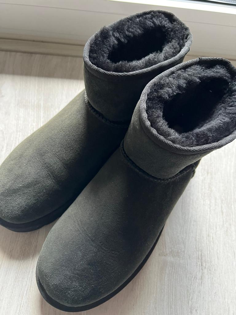 Zwarte uggs, Ophalen of Verzenden, Zo goed als nieuw, Zwart