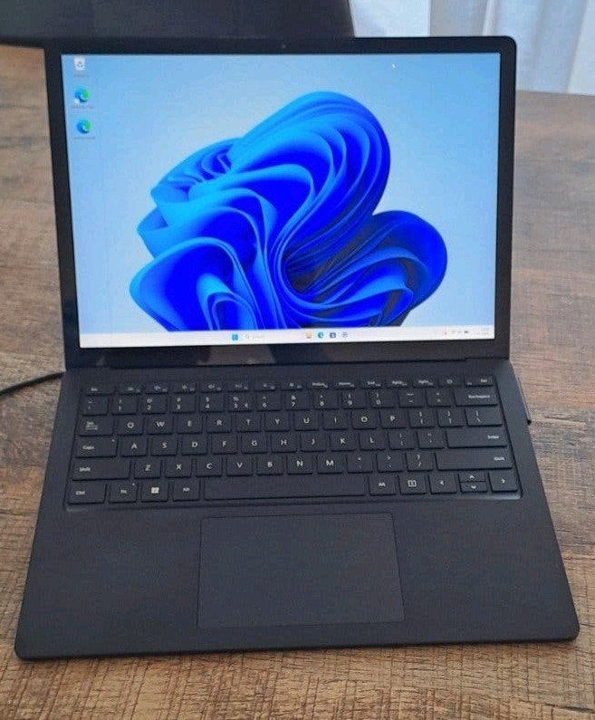 Microsoft Surface Laptop 4 # streep in het scherm, 256 GB, 2 tot 3 Ghz, Qwerty, 13 inch