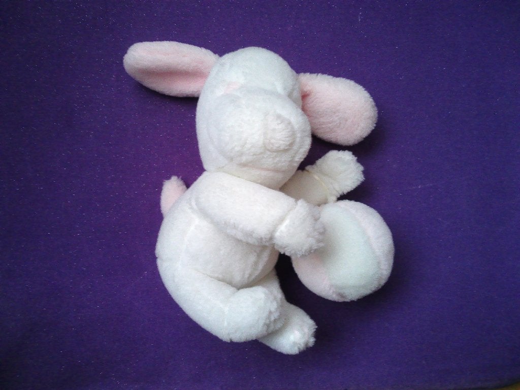 UNITED FEATURE SYNDICATE Knuffel HOND SNOOPY 1968 MET BAL, Overige karakters, Nieuw, Met label, Middelgroot (20 tot 80 cm)