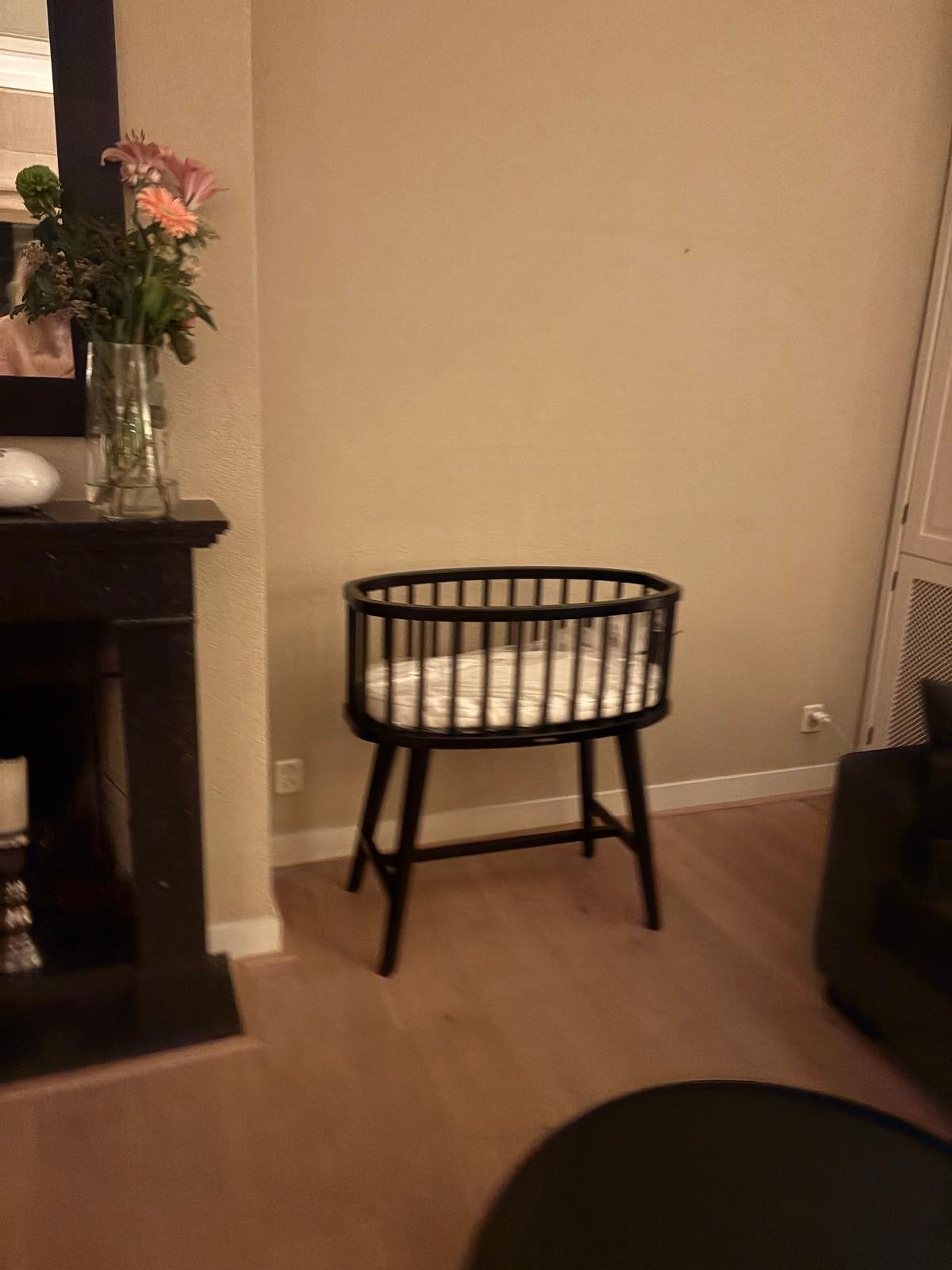 Kidsmill Lars Ovale Wieg Zwart + Nieuw Matras (€132,95), Ophalen, Zo goed als nieuw, Wieg