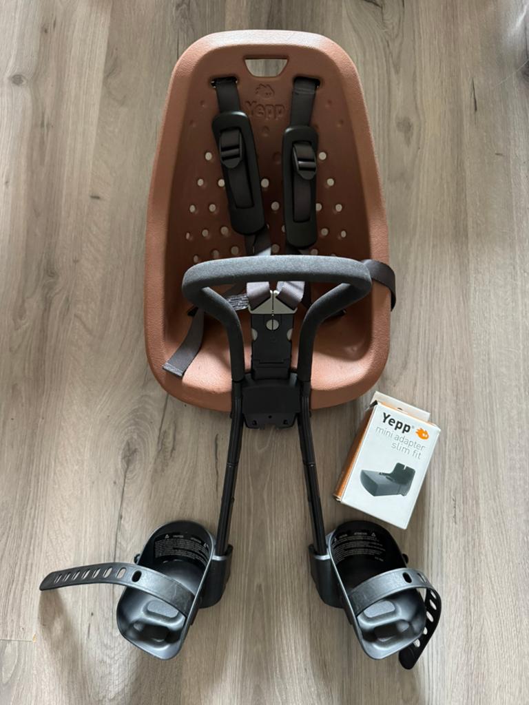 Thule Yepp mini voorstoeltje bruin + adapter z.g.a.n., Ophalen, Zo goed als nieuw