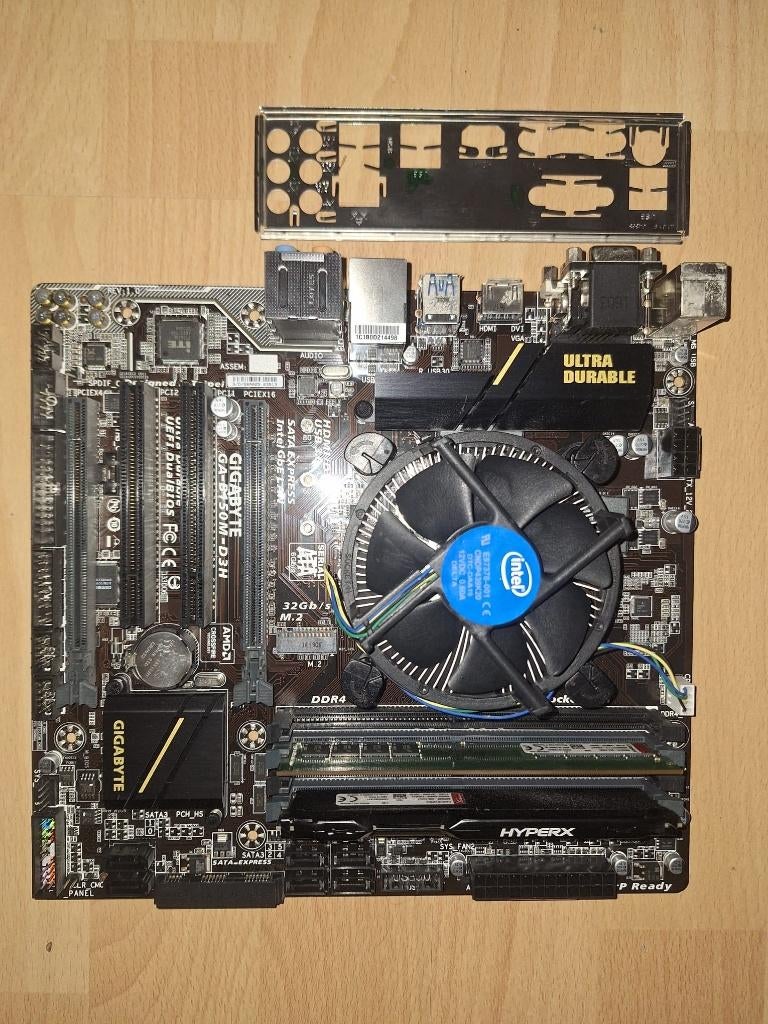 Gigabyte B150M-D3H + i5-6500T + 2x4GB DDR4 setje, Computers en Software, Moederborden, Gebruikt, Intel, DDR4, Ophalen