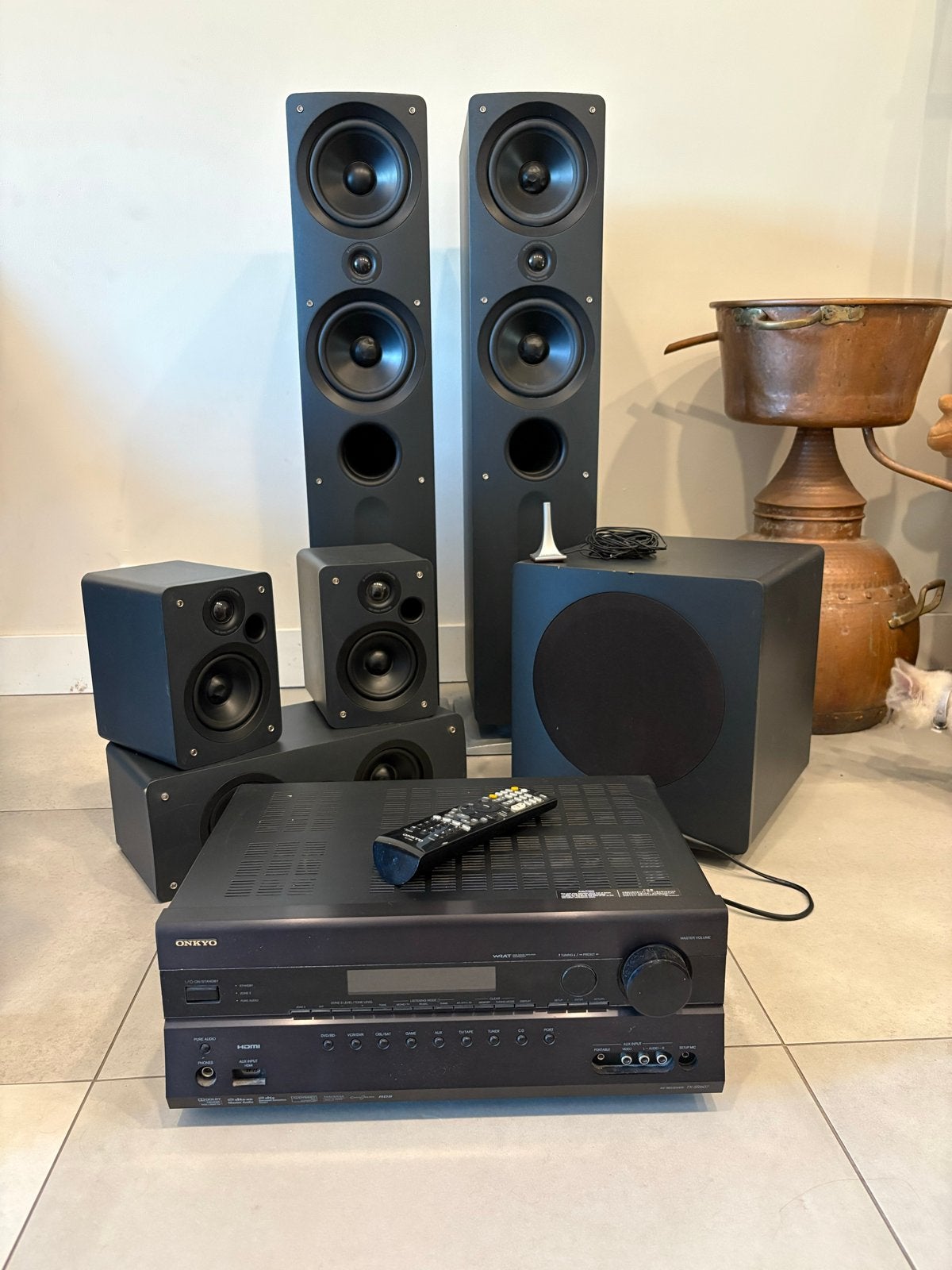 Onkyo TX-SR607 AV Receiver met Q Acoustics 5.1 Luidsprekers, Gebruikt, 70 watt of meer, 5.1-systeem, Overige spelers
