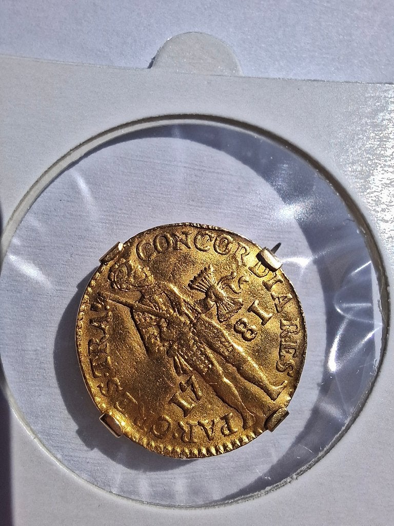 Gouden dukaat 1781 in klem, Ophalen of Verzenden, Goud