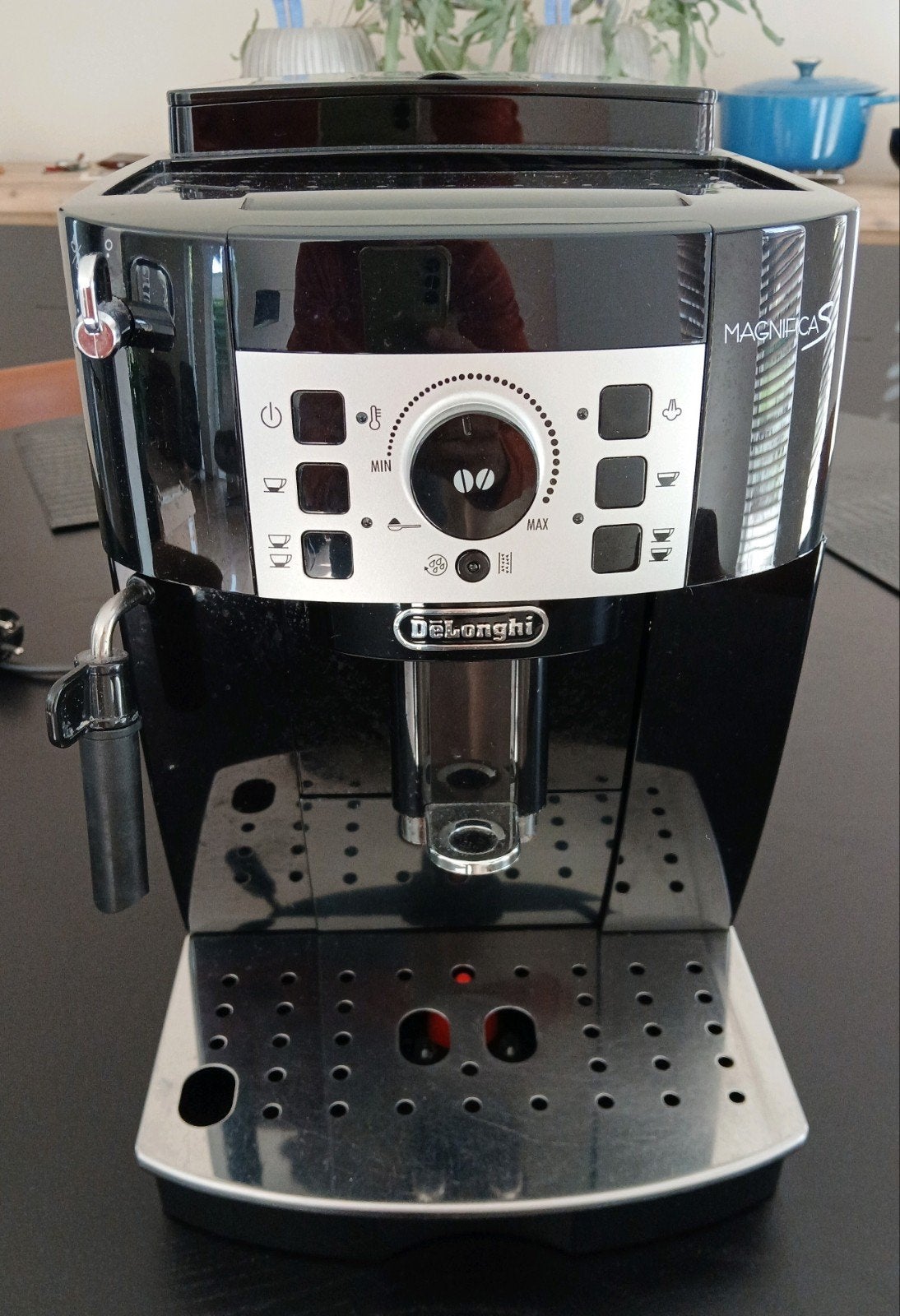 De'Longhi Magnifica S in goede staat en scherpe prijs, Witgoed en Apparatuur, Ophalen, Gebruikt, Koffiemachine, Koffiebonen