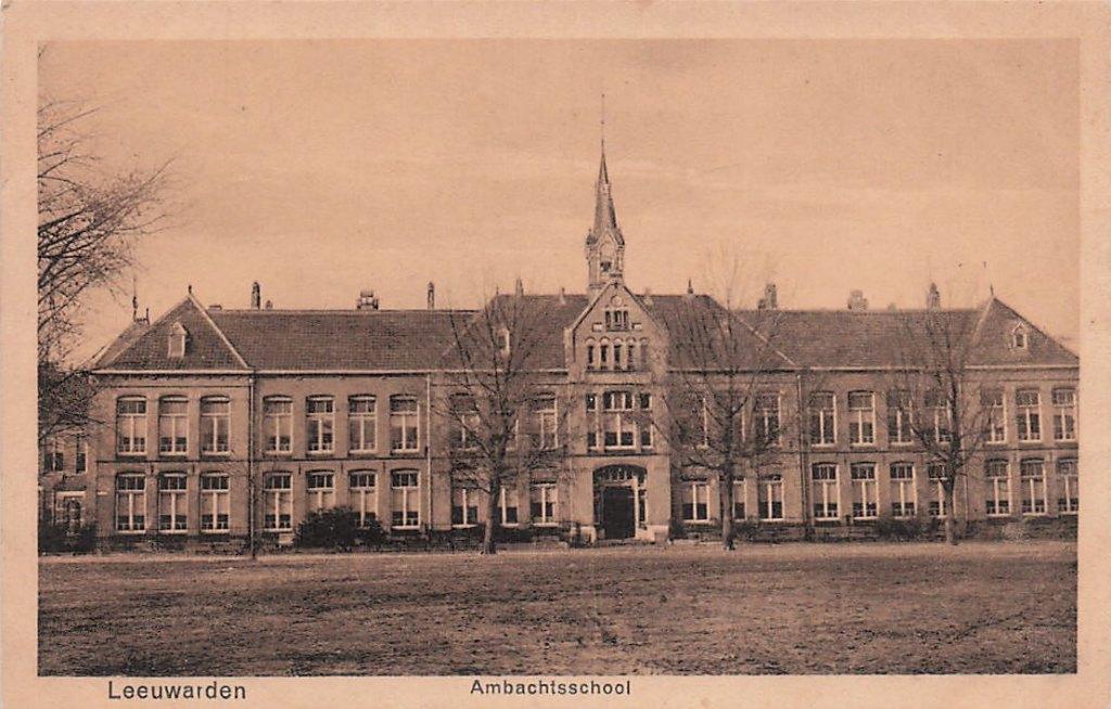 AM187Leeuwarden Ambachtsschool ca. 1925, Verzamelen, Ansichtkaarten | Nederland, Verzenden, 1920 tot 1940, Ongelopen, Friesland