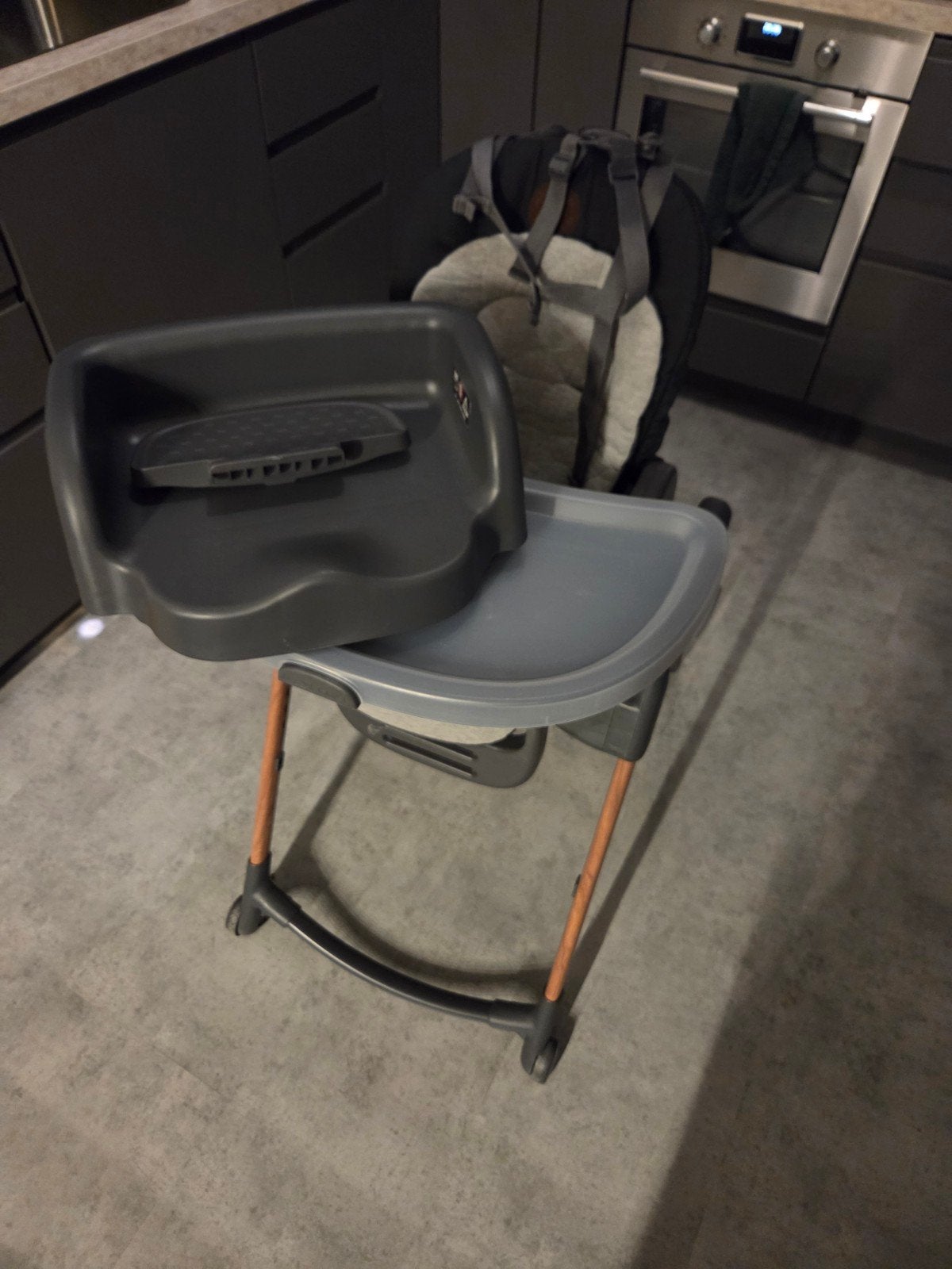 2x Eetstoel Maxi-Cosi Minla 6-in-1 Essential Graphite, Kinderen en Baby's, Ophalen, Gebruikt, Meegroeistoel, Aanschuifbaar