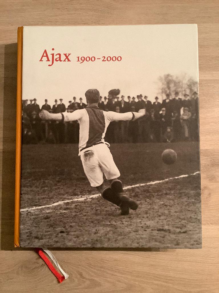 Jubileumboek - Ajax 1900-2000, Ophalen of Verzenden, Zo goed als nieuw, Ajax Amsterdam, Balsport