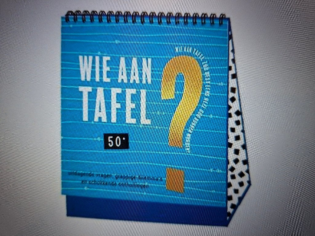 Wie aan tafel 50+ vragenspel met leeftijdsgenoten, Ophalen of Verzenden, Nieuw
