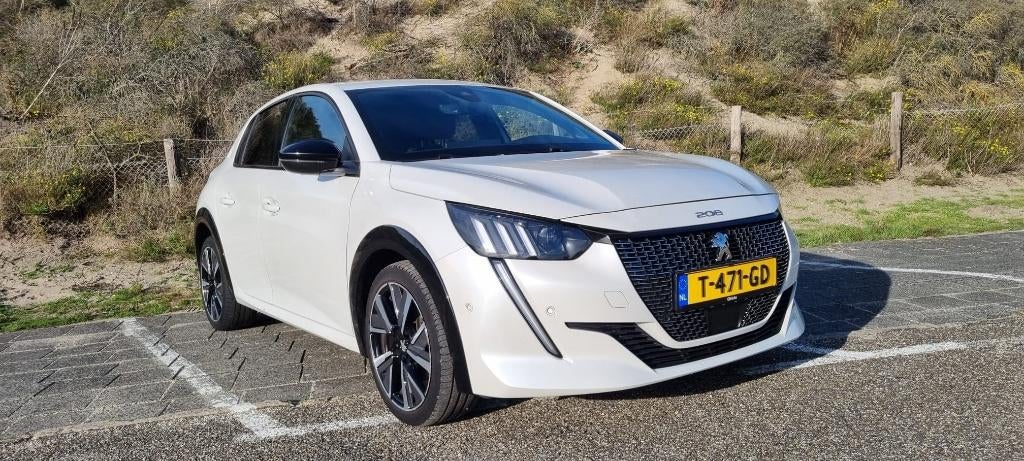 Peugeot 208  GT line 1.5 Blue HDI 2022 full optie btw auto, Voorwielaandrijving, Wit, 102 pk, Particulier